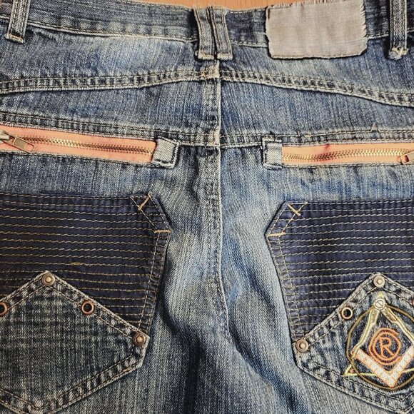 Rocawear ~ Size Boys 12 (28” Waist) ~ Distressed Jeans ~ Excellent Condition - Picture 8 of 11